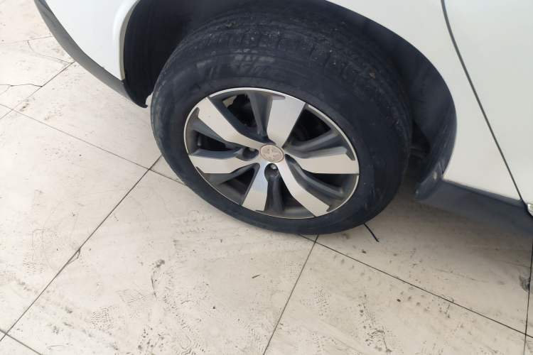 Used Peugeot 2008 2015 1.6THP Roland Garros Edition
