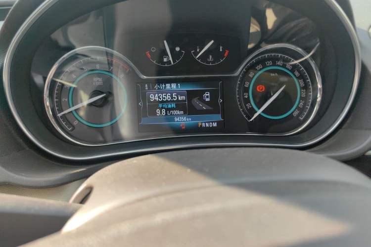 Used Buick Regal 2015 2.0L Elite Fashion Edition Odometer Close Up