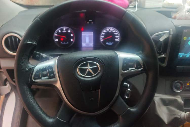 Used JAC Sunray 2017 2.0T Short-Wheelbase Mid-Roof StarTourer Light Commercial Van