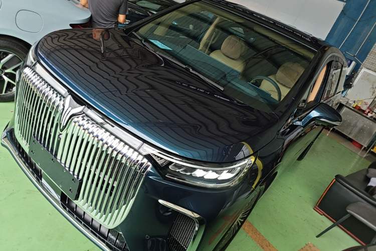 Used VOYAH Dream 2025 PHEV Four-Wheel Drive Prestige Kunpeng Edition