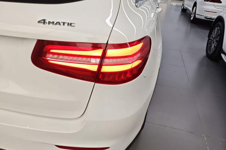 Used Mercedes-Benz GLC 2018 GLC 260 4MATIC Luxury Model