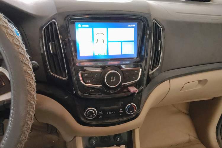 Used Baojun 730 2014 1.5L manual luxury trim 7 seats
