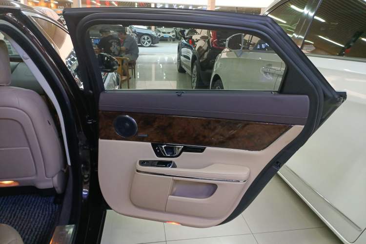 Used Jaguar XJ 2015 XJL 3.0 SC Two-Wheel-Drive Panoramic Business Edition
