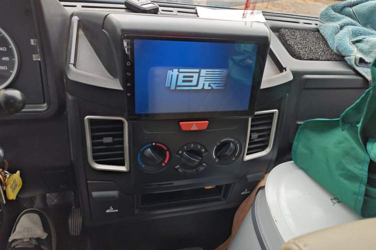 Used Iveco Daily 2020 2.5T A35 Passenger Van Single-Tire Mid-Roof Design 5-9 Seats with Sliding Side Door Meeting China V Emission Standards