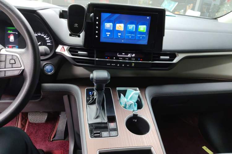 Used Toyota Granvia 2023 2.5L Hybrid Luxury Edition
