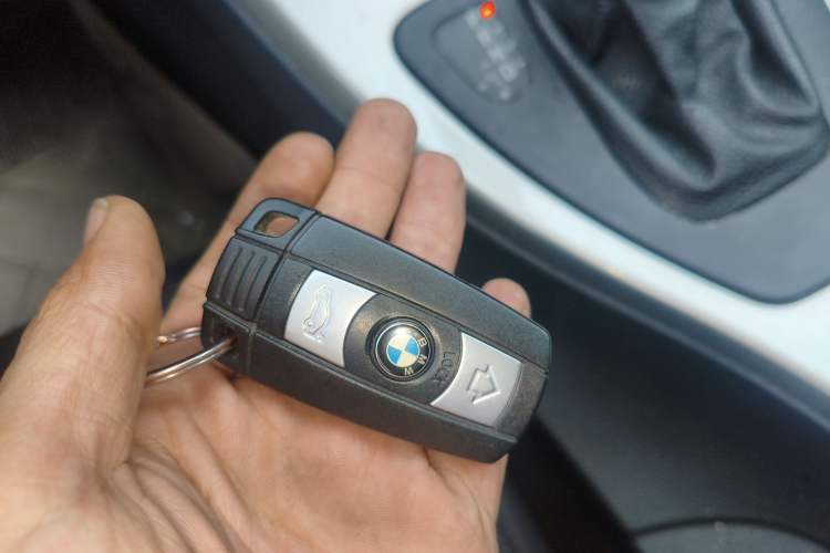 Used BMW 3 Series 2012 320i Luxury Edition Vehicle Key