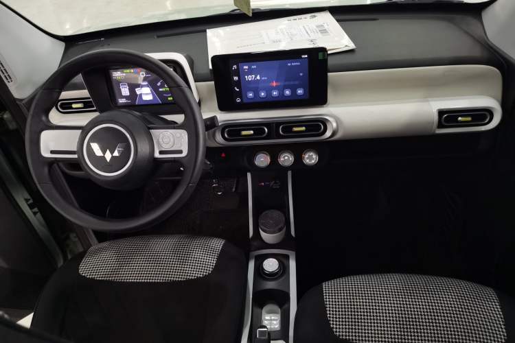 Used Wuling Hongguang MINIEV 2024 3rd Generation 215km Advanced Version