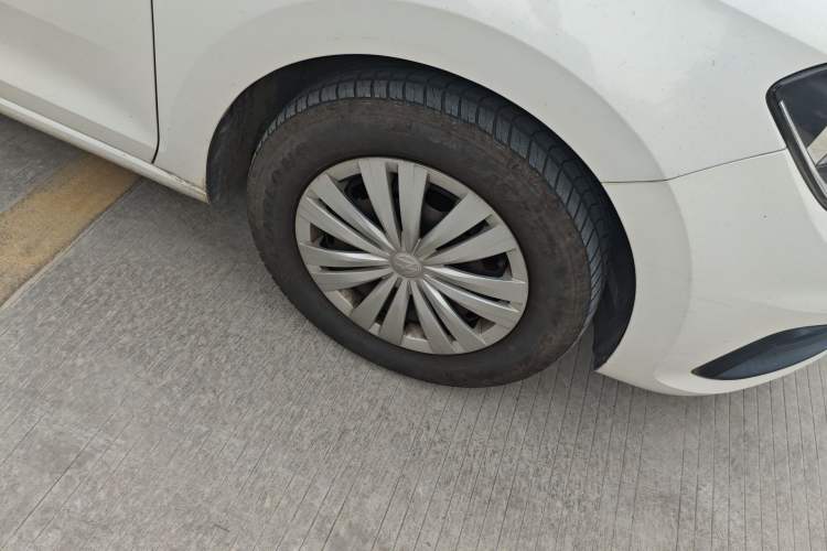 Used Volkswagen Santana 2018 1.5L Automatic Fashion Edition Right Front Wheel Hub