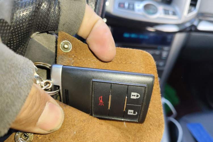 Used Chevrolet Captiva 2017 2.4L 4x4 Flagship Edition 7-Seater Vehicle Key