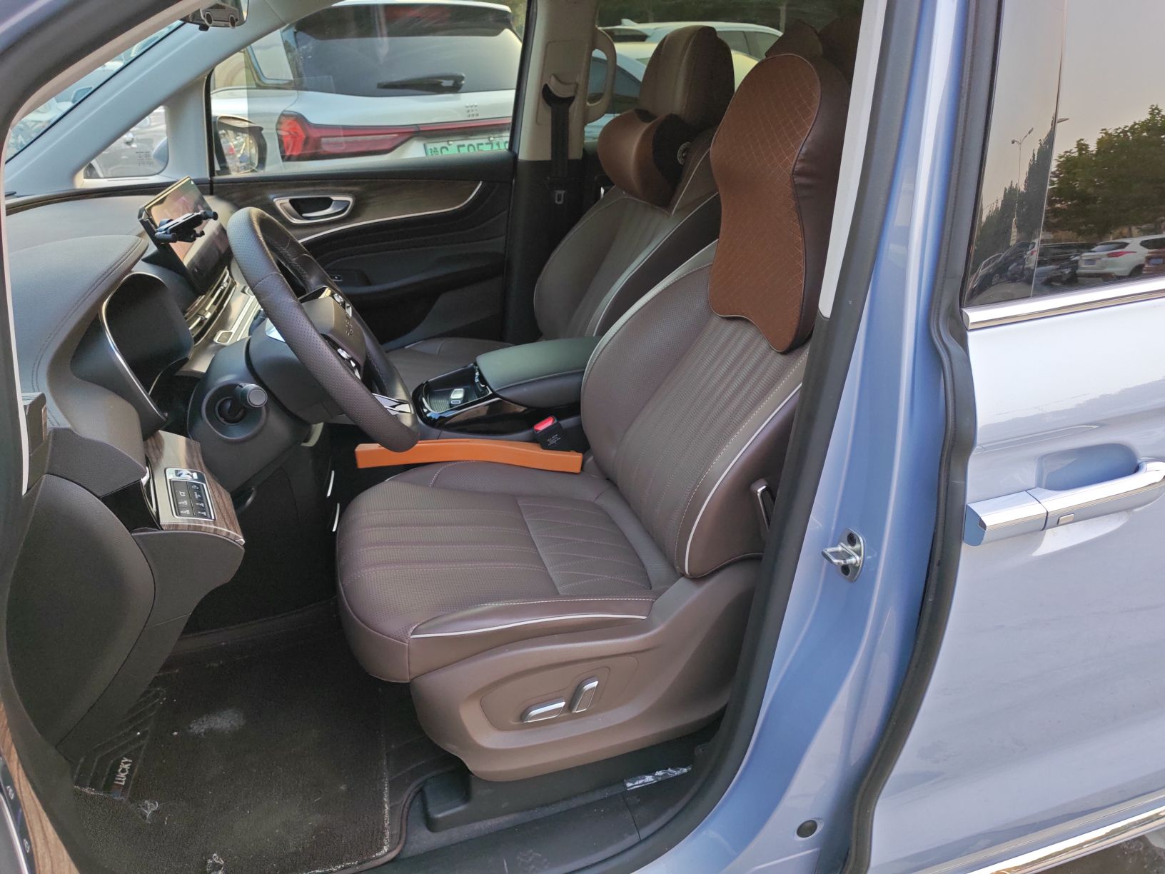 Переднее сиденье в автомобиле