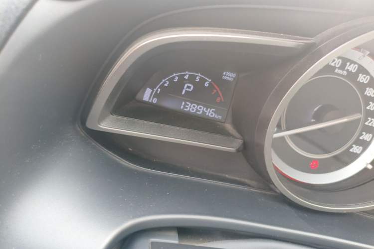 Used Mazda 3 Axela 2014 Sedan 1.5L Automatic Luxury Model