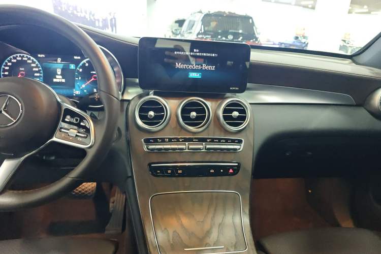 Used Mercedes-Benz GLC 2020 Facelift GLC 260 L 4MATIC Luxury Edition
