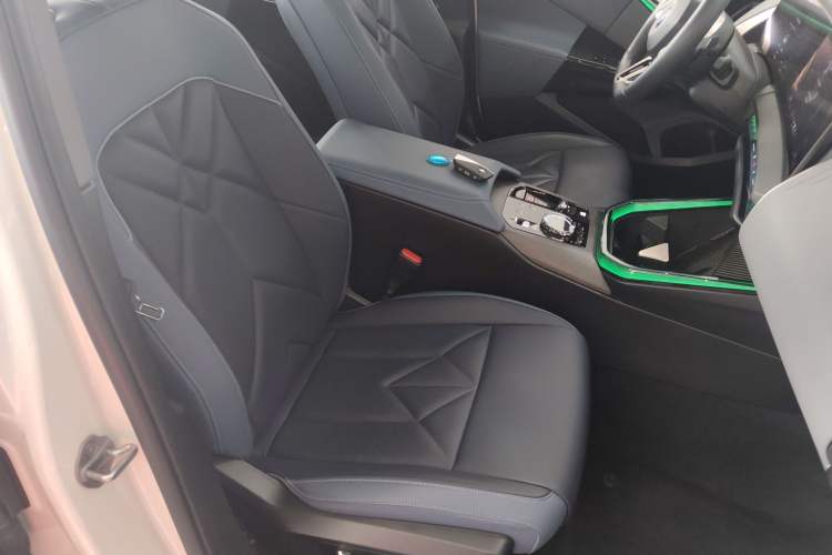 Used BMW X3 2025 xDrive30L Luxury Edition M Sport Package Right Front Seat