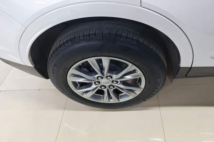 Used Cadillac XT5 2021 28T Luxury Model Right Rear Wheel Hub