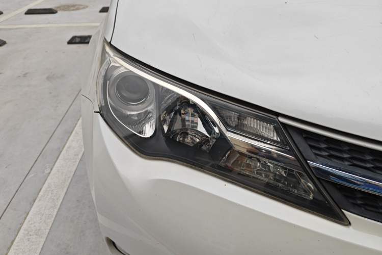 Used Toyota RAV4 2015 2.0L CVT Two-Wheel Drive Urban Edition Right Front Headlight