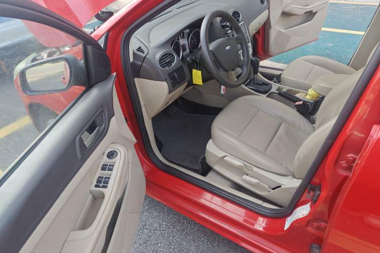 Used Ford Focus 2011 Hatchback 1.8L Automatic Fashion Edition
