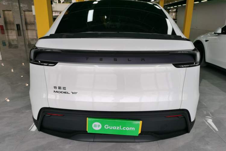 Used Tesla Model Y L 2025 Model Long-Range All-Wheel-Drive Version