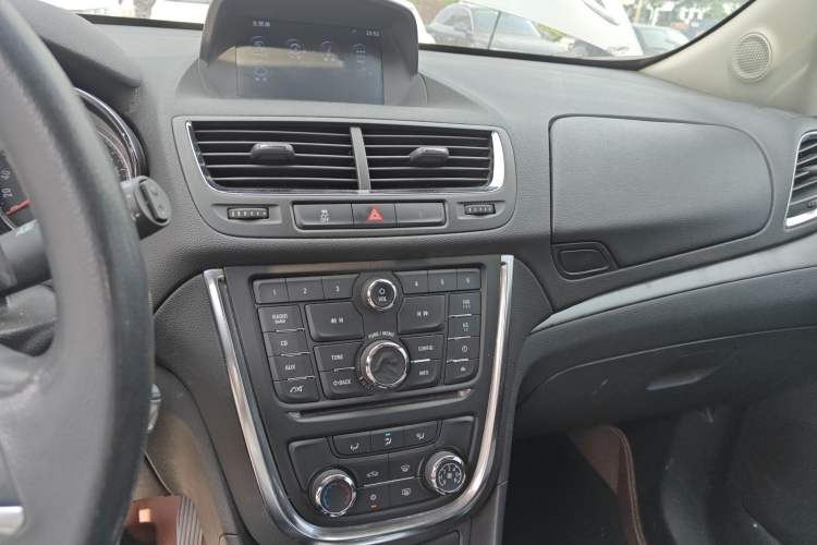 Used Buick Encore 2015 1.4T Automatic Two-Wheel Drive Urban Elite Version Audio And AC Panel