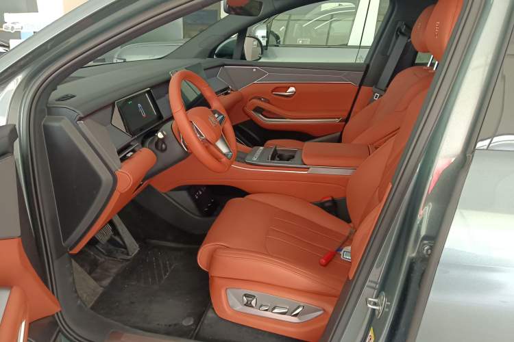 Used BYD Tang L 2025 DM 175KM Drone Player Edition Left Front Seat