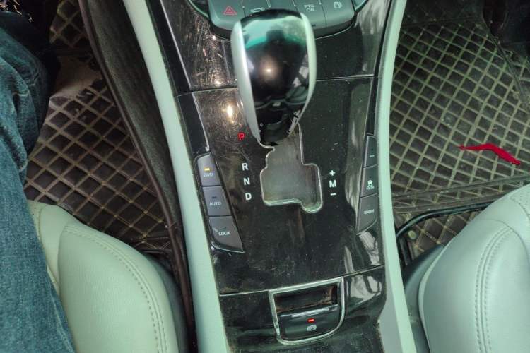 Used Luxgen Great 7 SUV 2014 2.2T Four-Wheel Drive Prestige Version Gear Lever