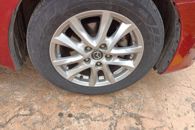 Used Mazda 3 Axela 2014 Sedan 1.5L Automatic Prestige Model
