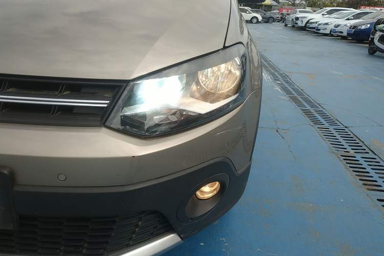 Used Volkswagen Polo 2014 1.6L Cross Polo Automatic Left Front Headlight