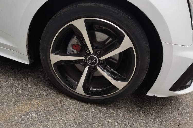 Used Audi A5 2021 Sportback 40 TFSI Fashionable and Dynamic Model Right Front Wheel Hub