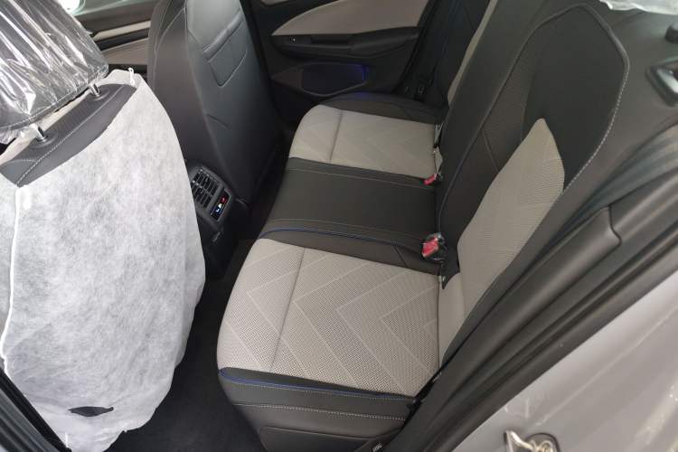 Used Volkswagen Golf 2025 Facelift 300TSI R-Line Left Rear Seat