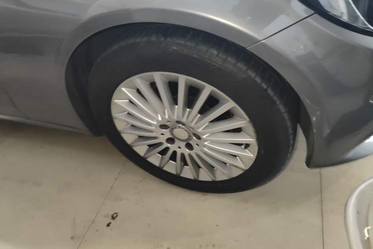 Used Mercedes-Benz C-Class 2015 C 200 L Right Front Wheel Hub