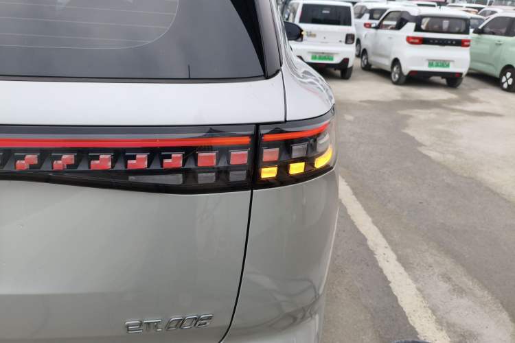 Used Dongfeng eπ eπ008 2024 210Max Range-Extended Version 6 Seats