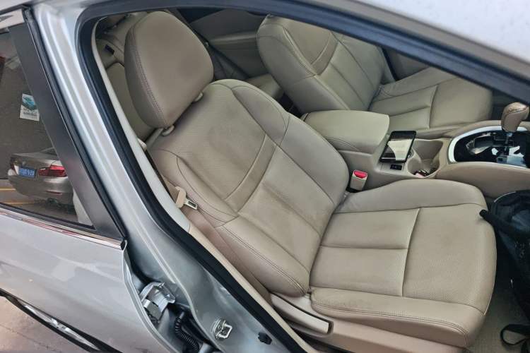 Used Nissan X-Trail 2014 2.5L CVT Leading Edition 4WD
