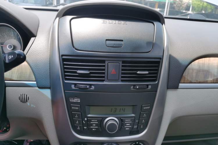 Used Buick Excelle 2015 1.5L Manual Classic Trim Audio And AC Panel