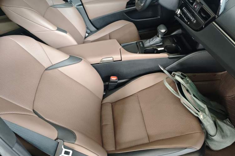 Used Lexus ES 2023 200 Excellence Edition