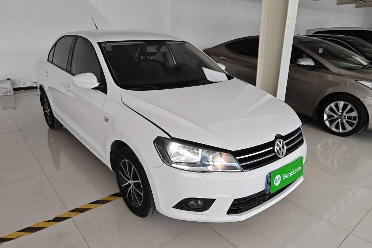 Used Volkswagen Jetta 2015 Zhuihui Edition 1.4L Manual Fashion Model Front Right 45 Deg