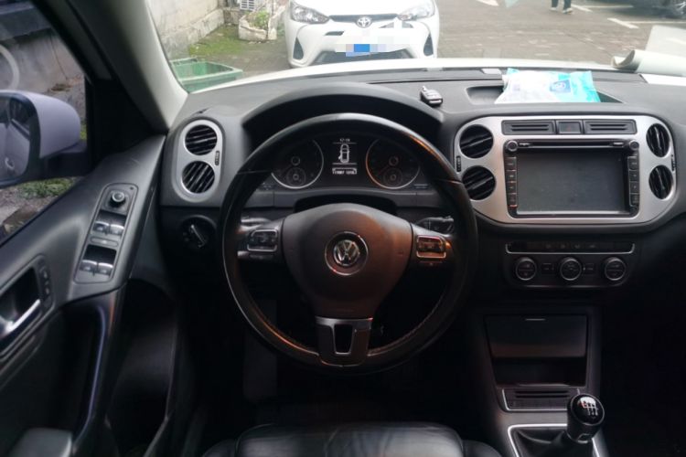 Used Volkswagen Tiguan 2015 1.8TSI Manual Two-Wheel-Drive Limited Edition Steering Wheel