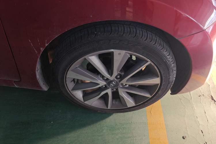 Used Hyundai Elantra (5th Generation / Langdong) 2015 1.6L Automatic Leading Model Right Front Wheel Hub
