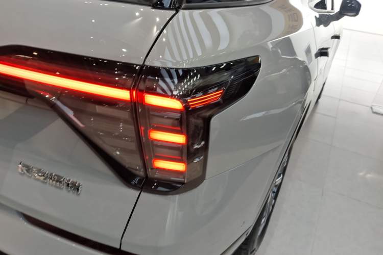 Used Ford Edge 2023 Ford Explorer L 2.0T EcoBoost Four-Wheel Drive 7-Seater Supreme Model