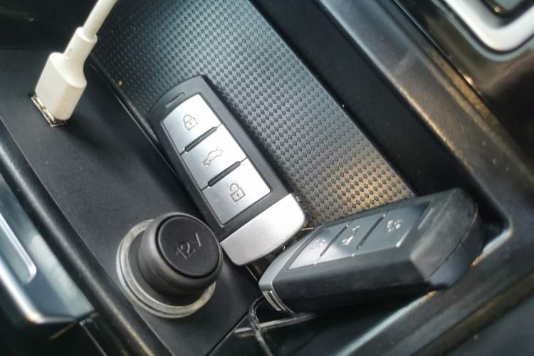 Used Sinotruk VGV U70 2020 1.5T Automatic Smart Enjoyment Elite Edition 5 Seats Vehicle Key