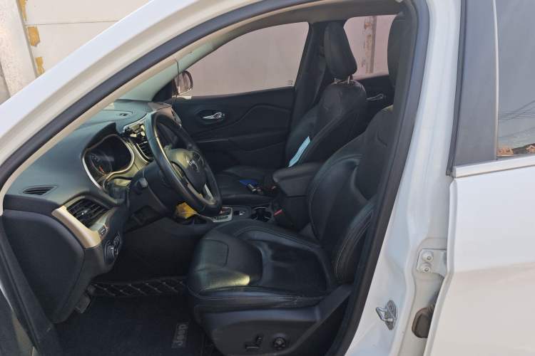 Used Jeep Cherokee 2017 2.0L Superior Edition