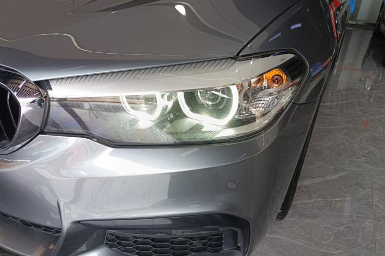 Used BMW 5 Series (Import) 2019 525i M Sport Package
