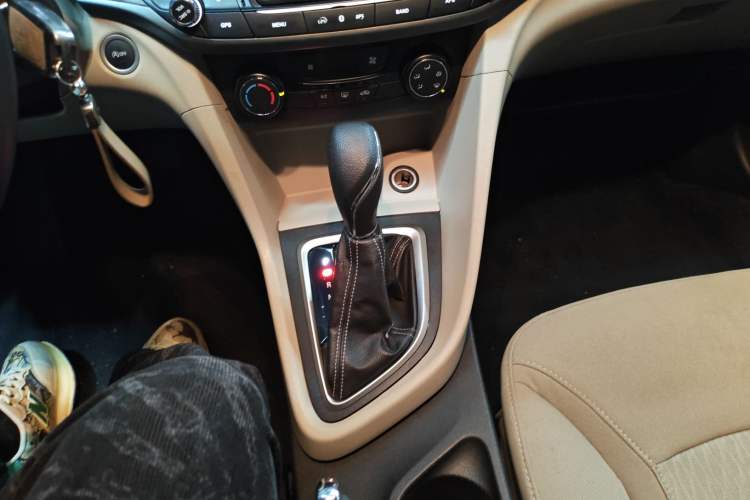 Used Buick GT 2015 15N Automatic Elite Version Gear Lever