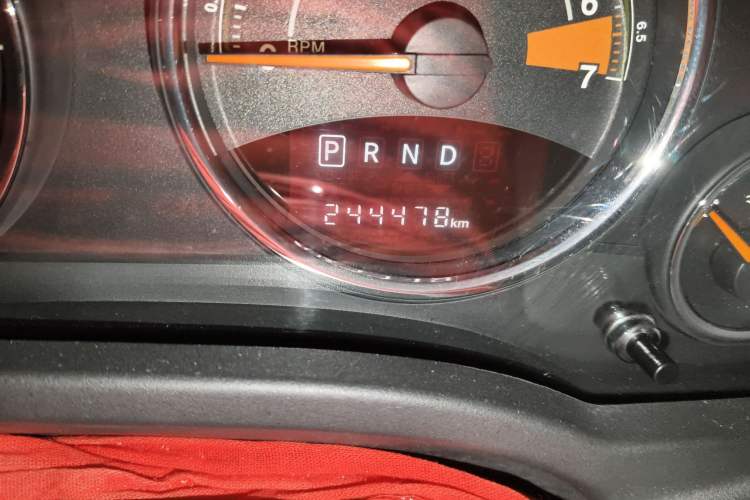 Used Jeep Compass 2014 2.0L two-wheel drive luxury version Odometer Close Up