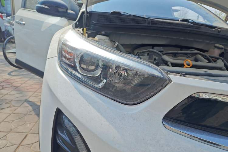 Used Kia kx1 Stonic 2021 1.4L CVT Fun & Sunroof Model Right Front Headlight