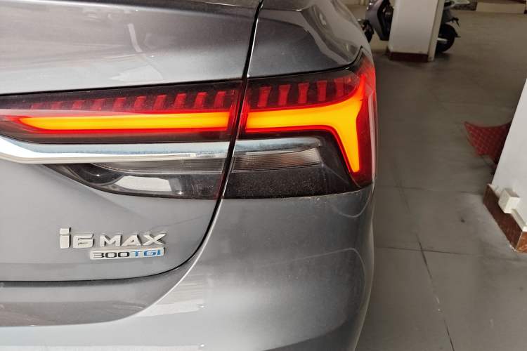 Used Roewe i6 MAX 2020 300TGI Automatic "Swell Cool Smart Drive" Edition Right Rear Taillight