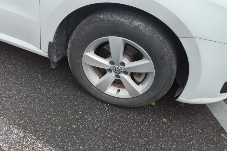 Used Volkswagen Gran Lavida 2013 1.6L Automatic Fashion Model Right Front Wheel Hub