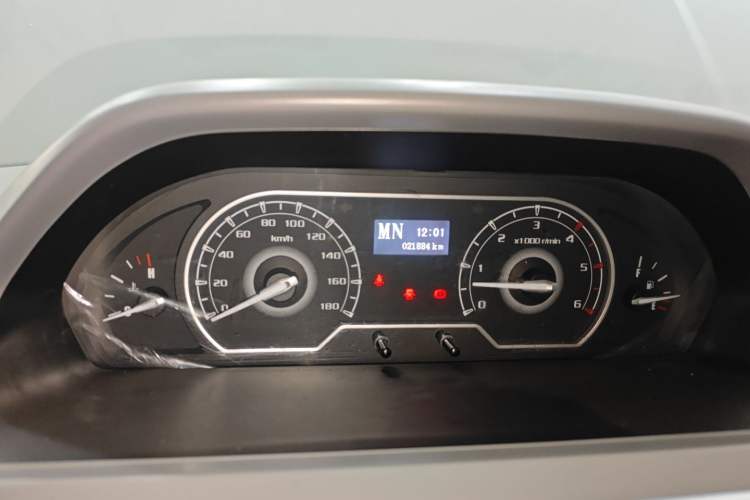 Used SAIC MAXUS Xintu V80 2021 2.0T AMT Classic Aoyuntong Short Wheelbase Mid-Roof 5/6-Seater
