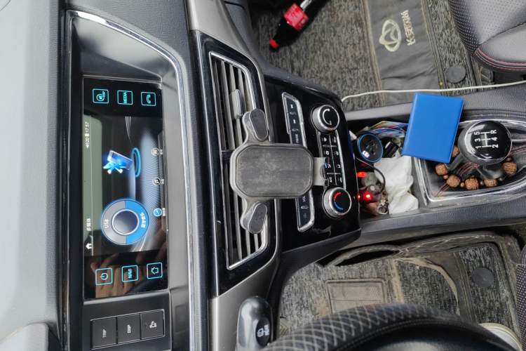 Used CHANGAN KAICHENG Oushang A600 2016 1.5L Manual Luxury 7-Seater Audio And AC Panel