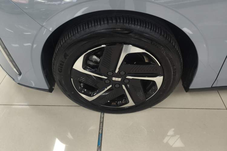 Used Geely Galaxy L6 2024 125km PLUS Dragon Edition
