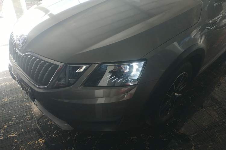 Used Skoda Octavia 2018 Station Wagon TSI230 DSG Luxury Edition
