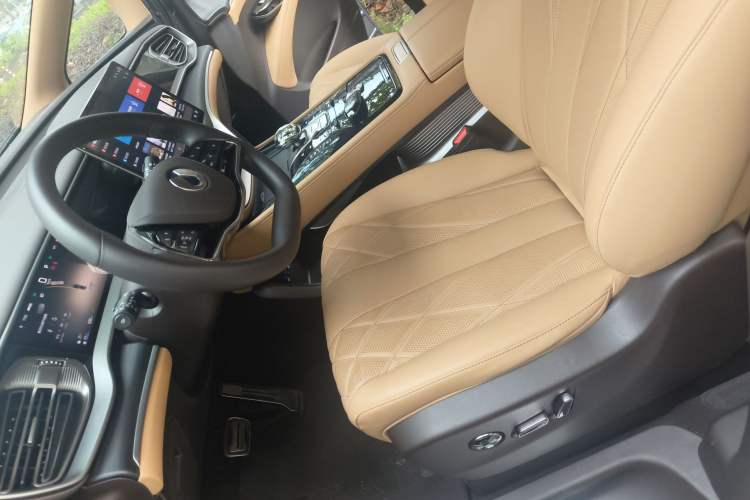 Used Denza D9 2025 DM-i Intelligent Drive 1020 Four-Wheel Drive Flagship Model
